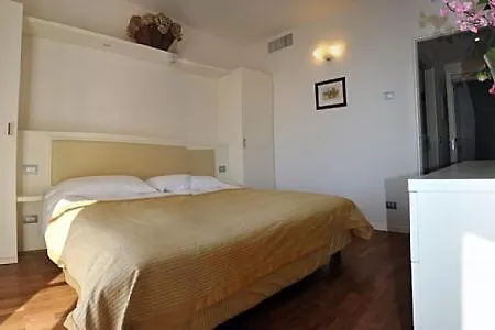 Sleeps 4 Pool Wifi *