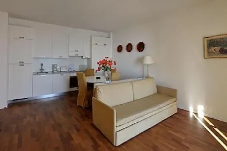 Apartmán Sleeps 4 Pool Wifi Meina
