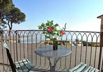 Sleeps 4 Pool Wifi Apartmán *