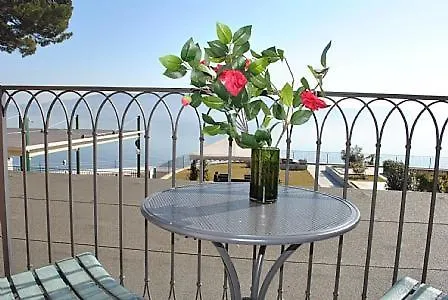 Sleeps 4 Pool Wifi Meina