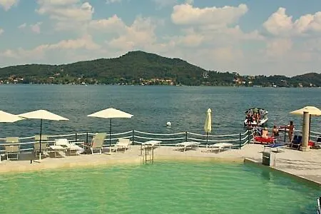 Sleeps 4 Pool Wifi Meina