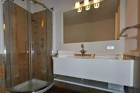 Sleeps 4 Pool Wifi *